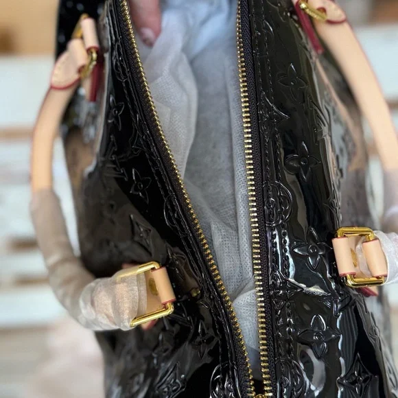 Black Patent Leather Handbag M116 - Picture 4 of 4